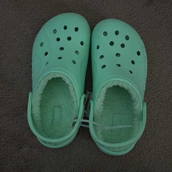 Sherpa lined Crocs - Picture 4 of 4